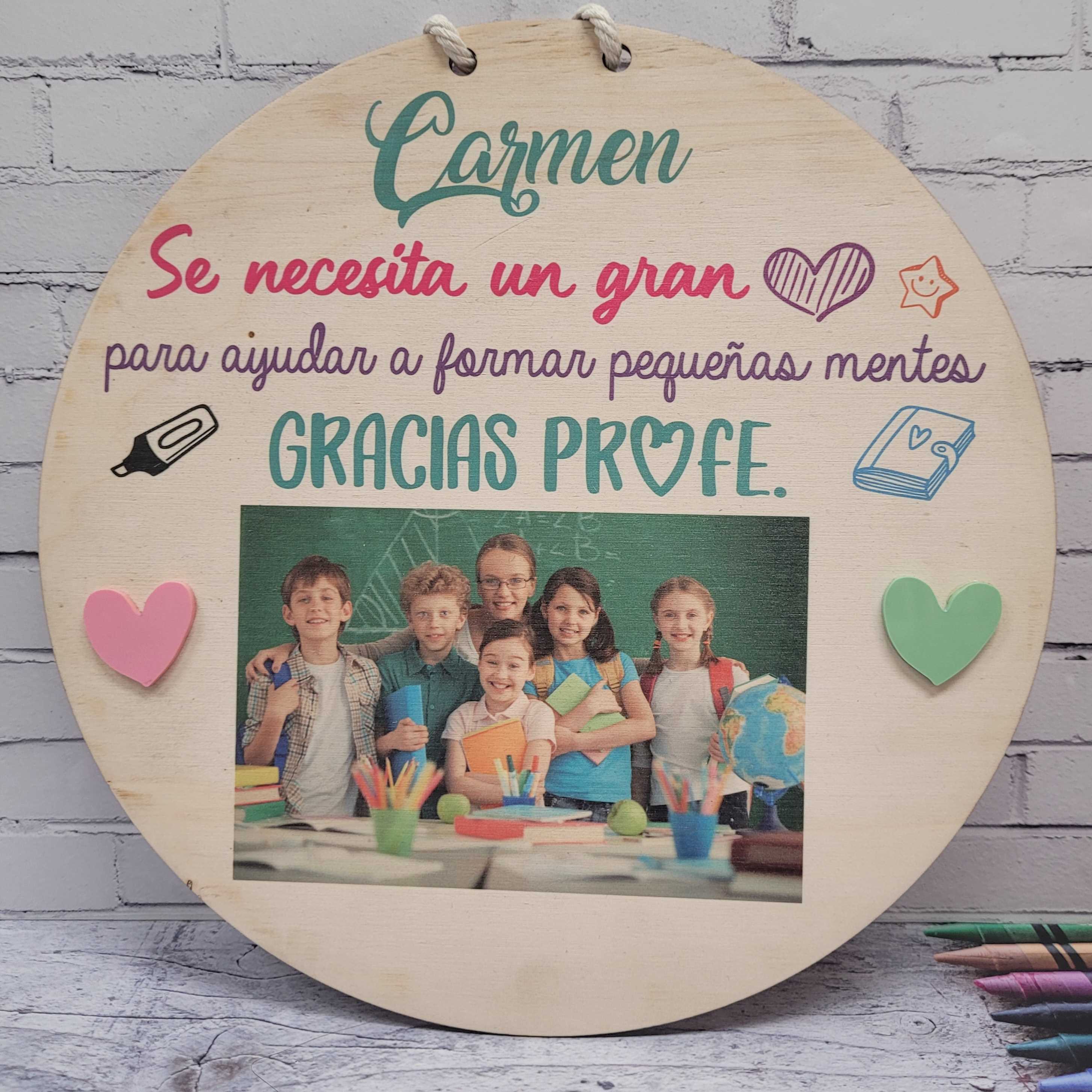 Placa personalizada profe color con foto - nombres detrás