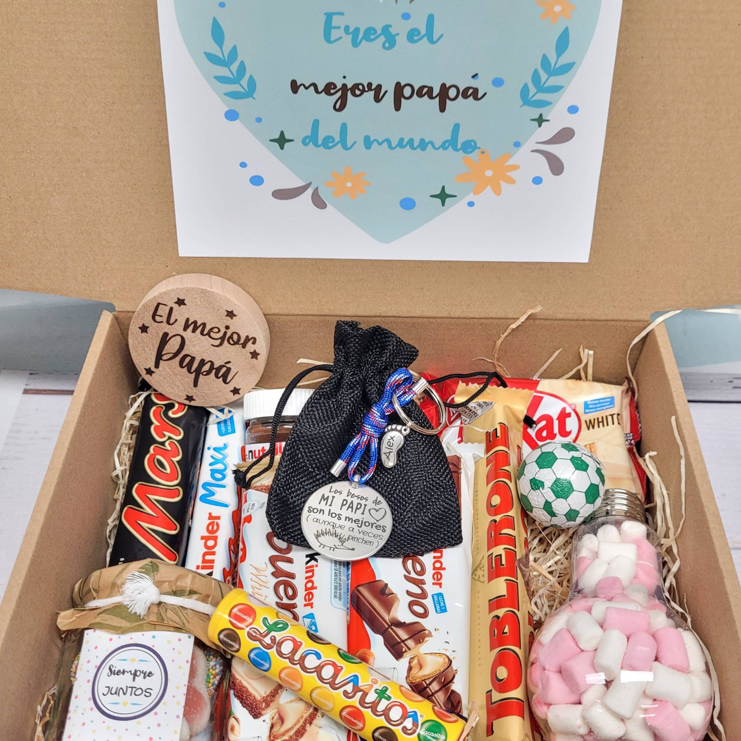 Caja chuches y chocolatinas con llavero erizo