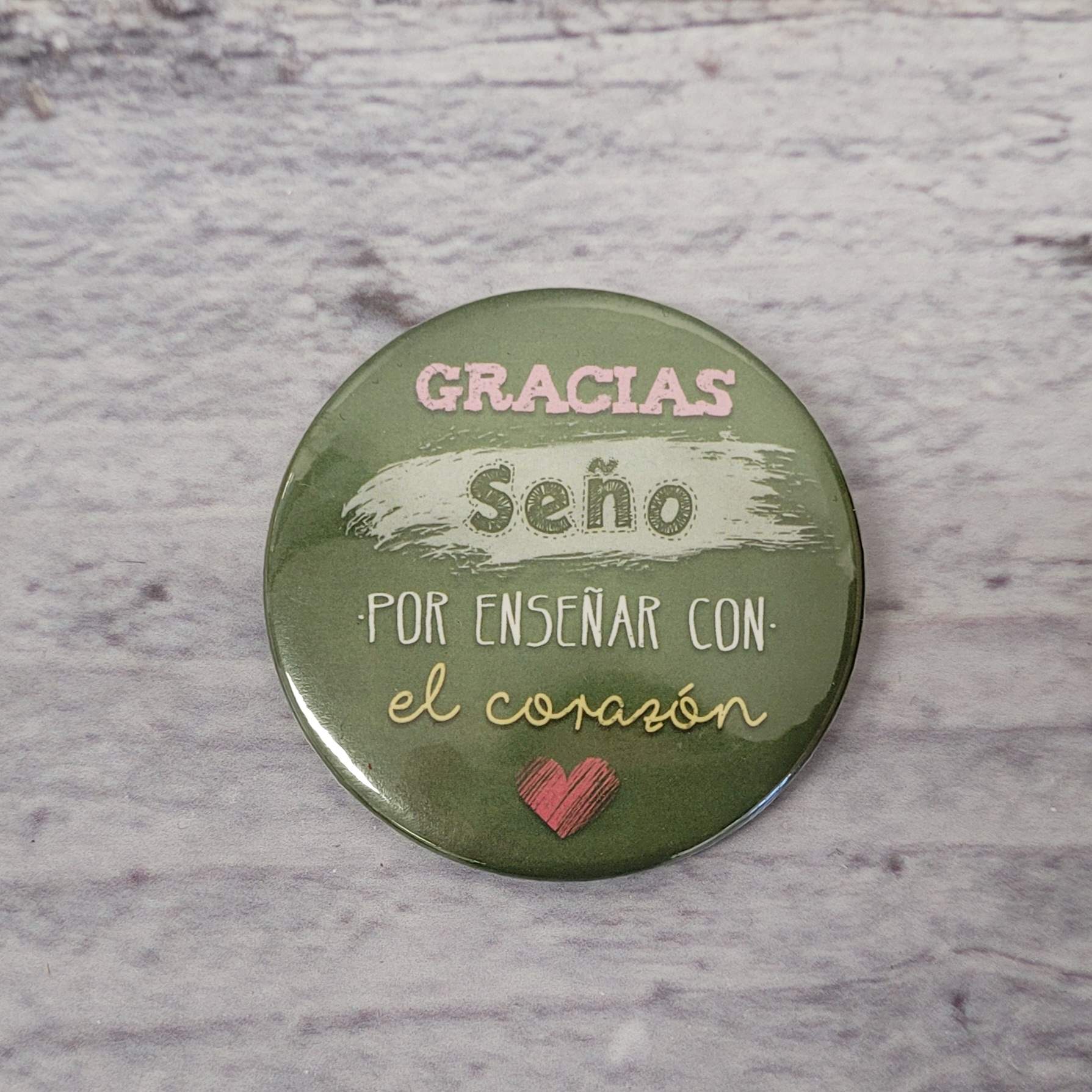 Chapa Gracias seño por enseñar con el corazón